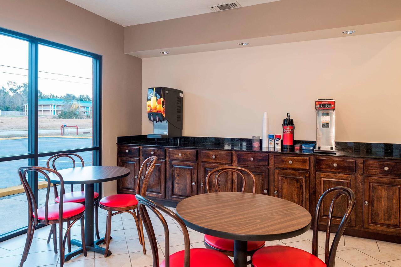 Red Roof Inn & Suites Biloxi - thumb 26