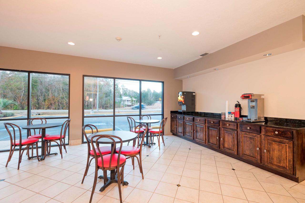 Red Roof Inn & Suites Biloxi - thumb 27