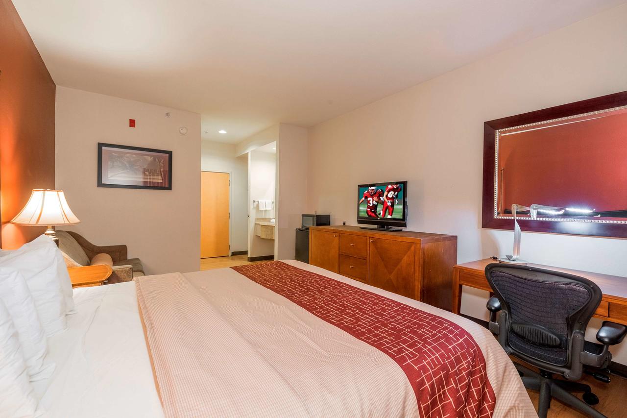 Red Roof Inn & Suites Biloxi - thumb 1