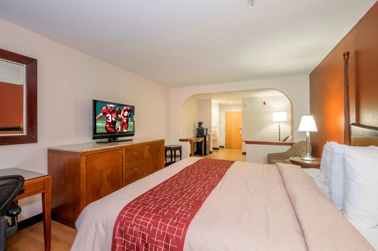 Red Roof Inn & Suites Biloxi - thumb 18