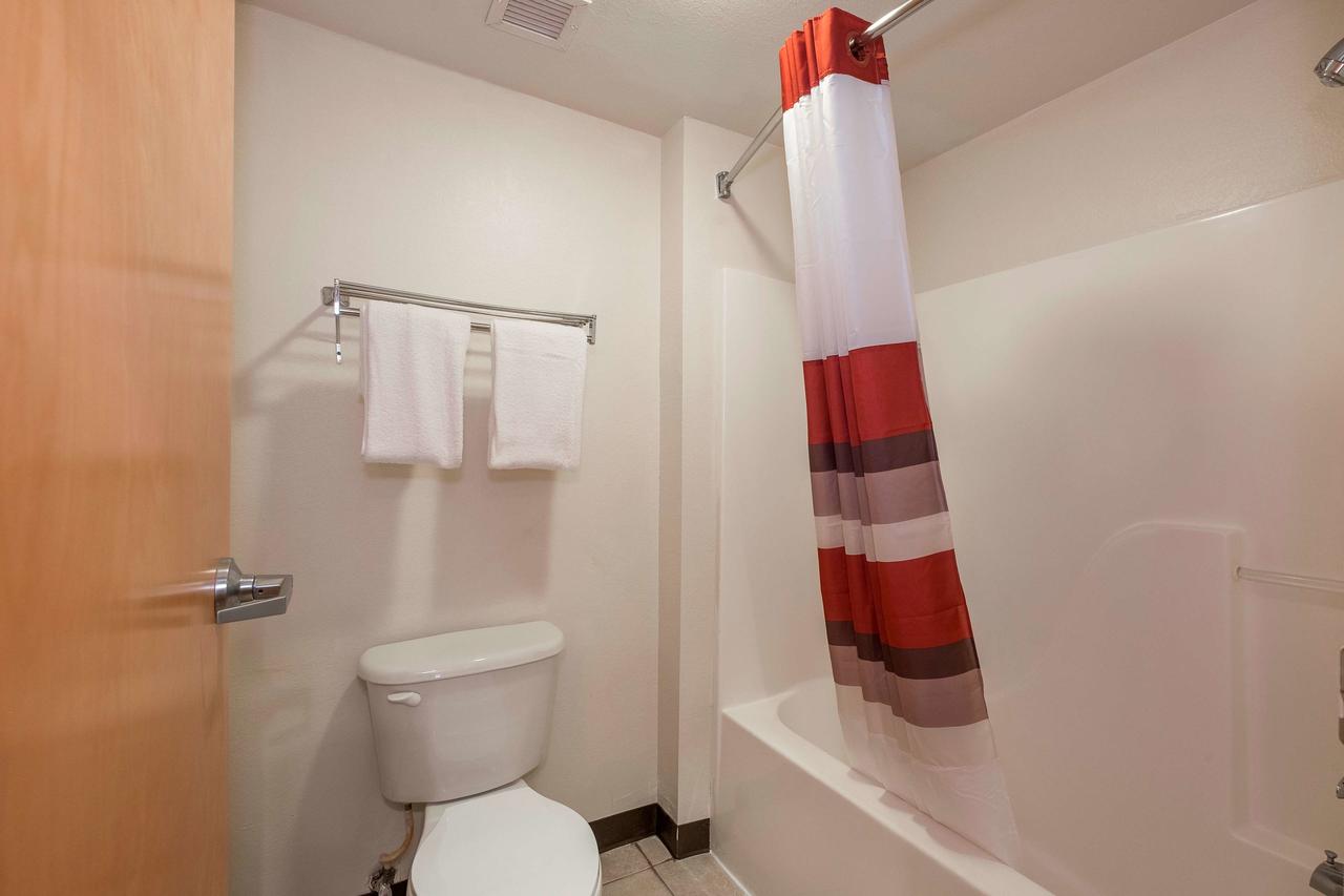 Red Roof Inn & Suites Biloxi - thumb 24