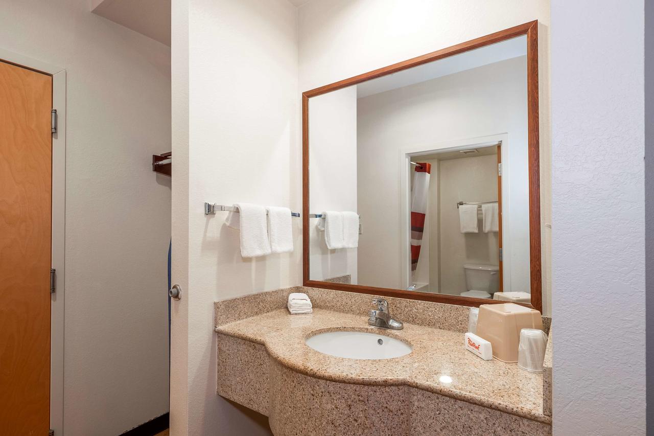 Red Roof Inn & Suites Biloxi - thumb 2