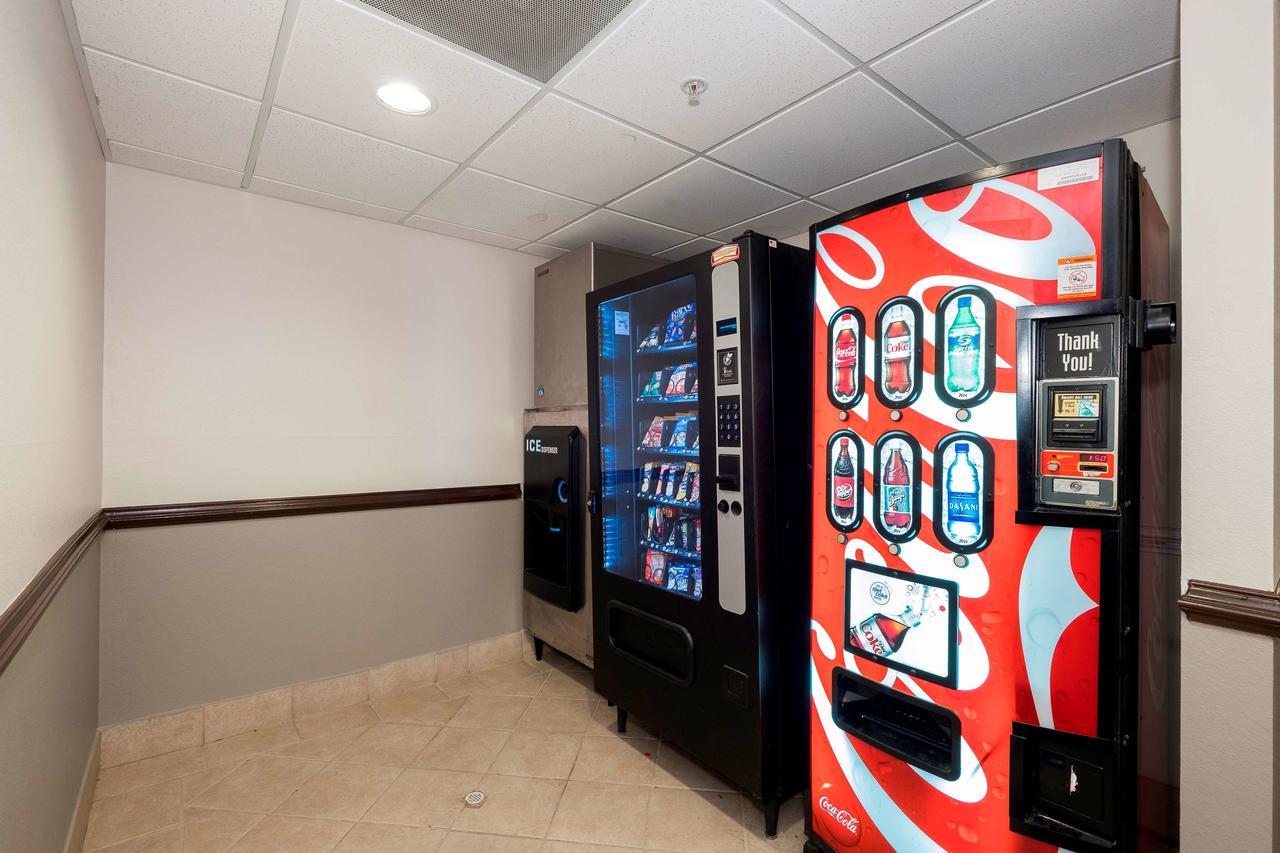 Red Roof Inn & Suites Biloxi - thumb 28