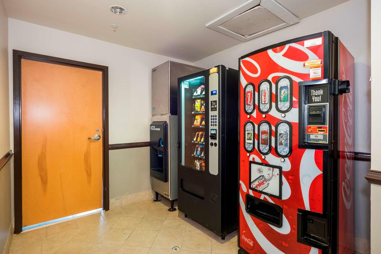 Red Roof Inn & Suites Biloxi - thumb 29