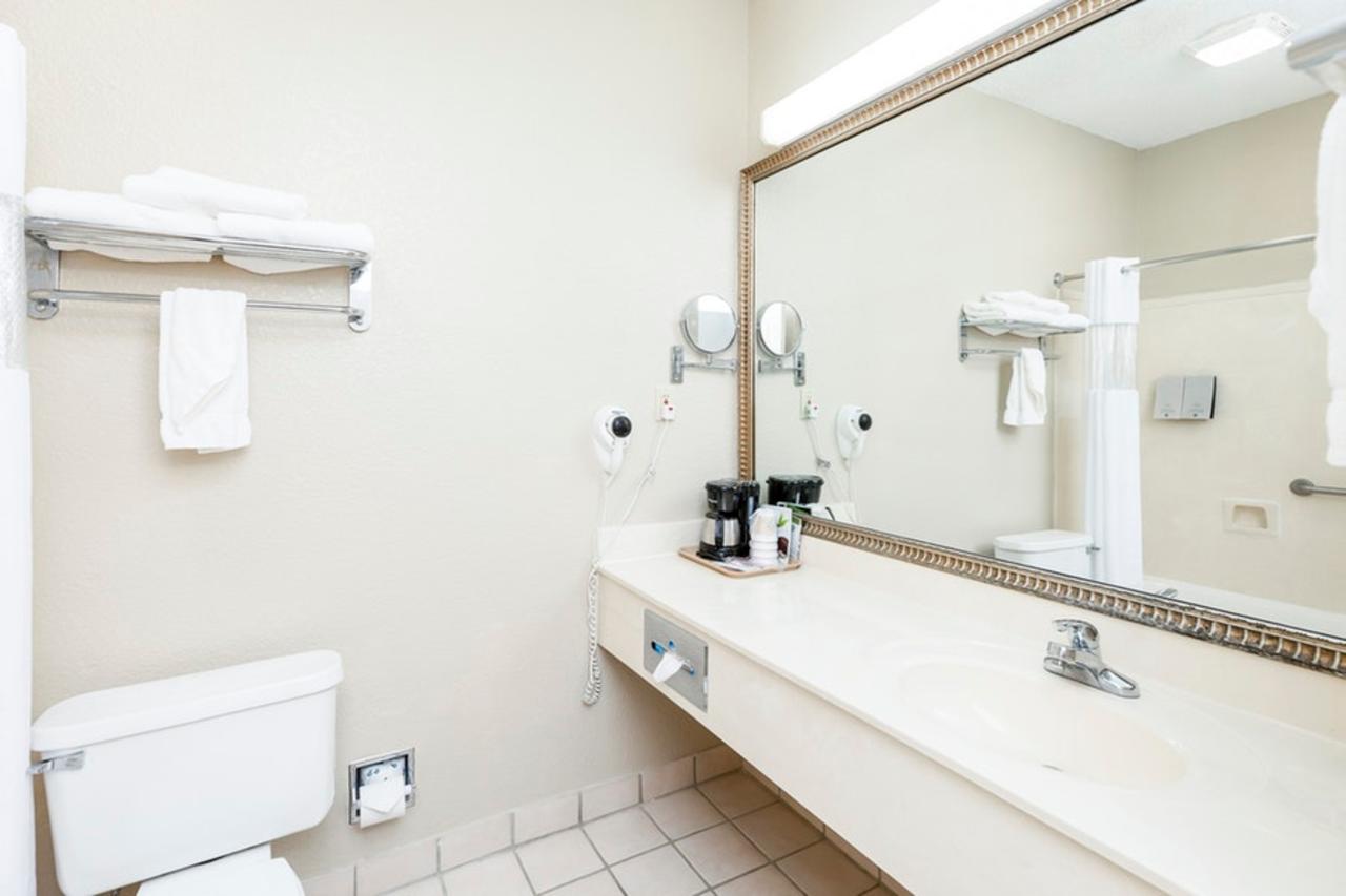 Regency Inn & Suites Biloxi - thumb 26