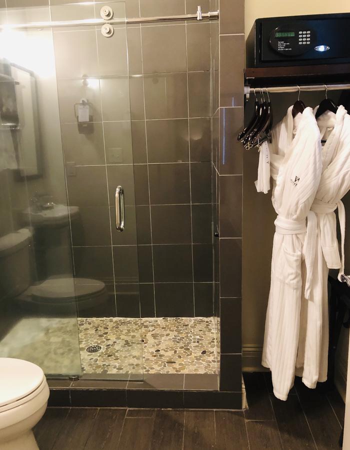 White House Hotel - thumb 2