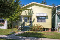 Adorable Bungalow steps to Downtown and the Beach Accommodation Alabama