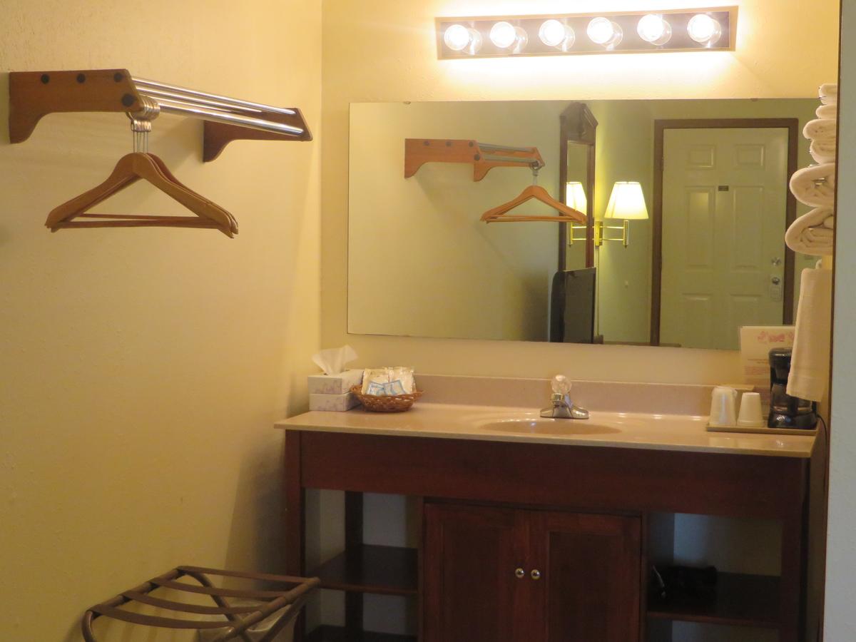 Honeysuckle Inn - thumb 38