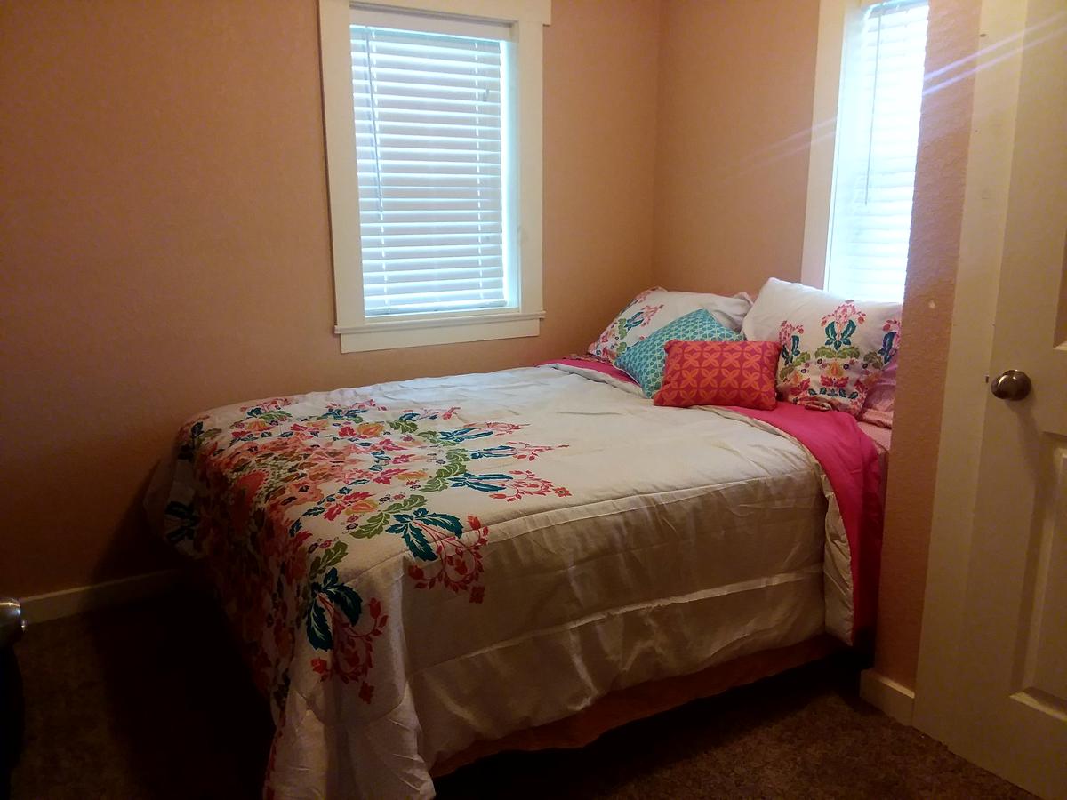 1920s Rock Bungalow - thumb 10