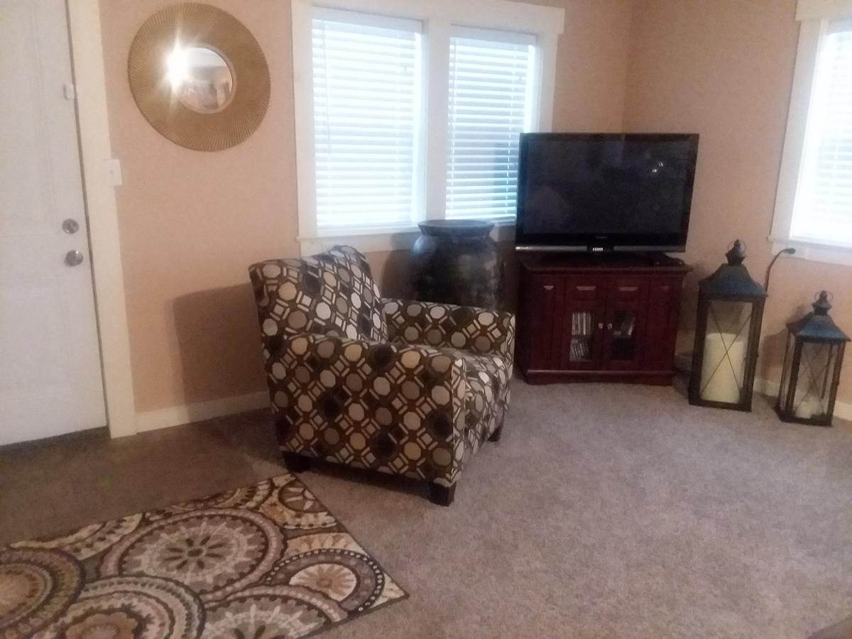 1920s Rock Bungalow - thumb 3