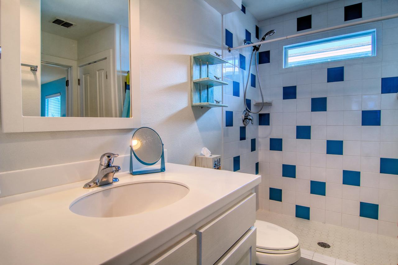 Flip Flops And Shades Home - thumb 9