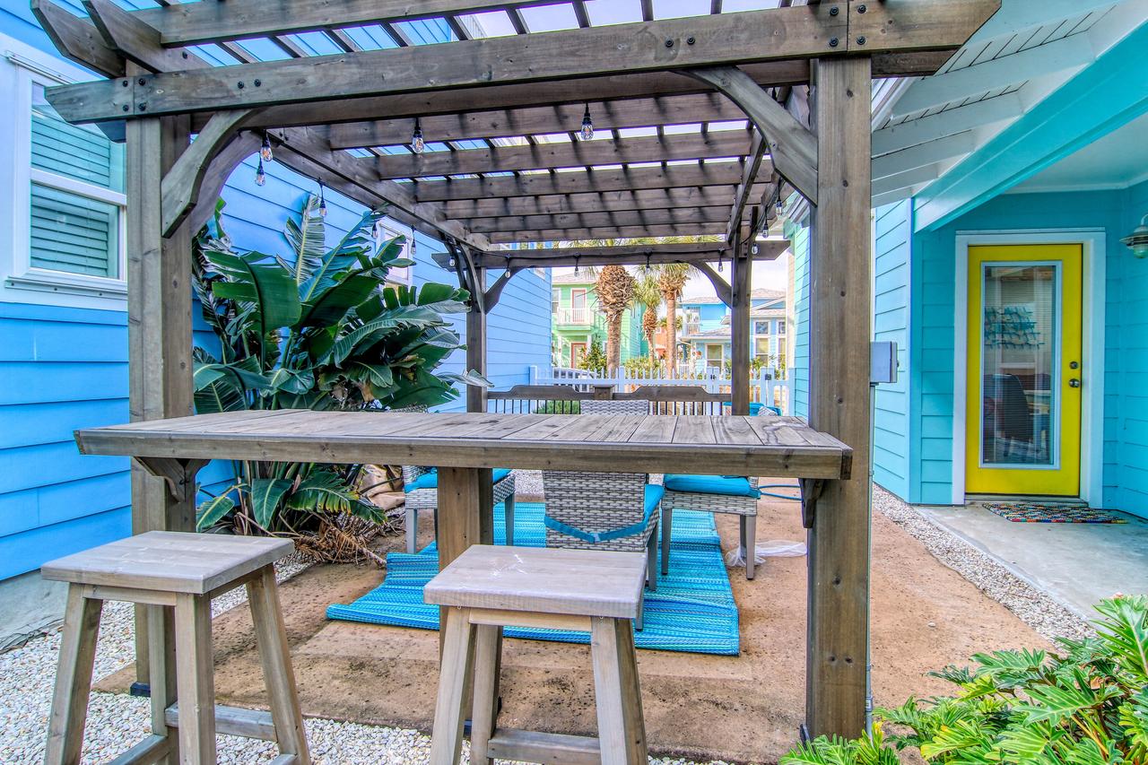 Flip Flops And Shades Home - thumb 10