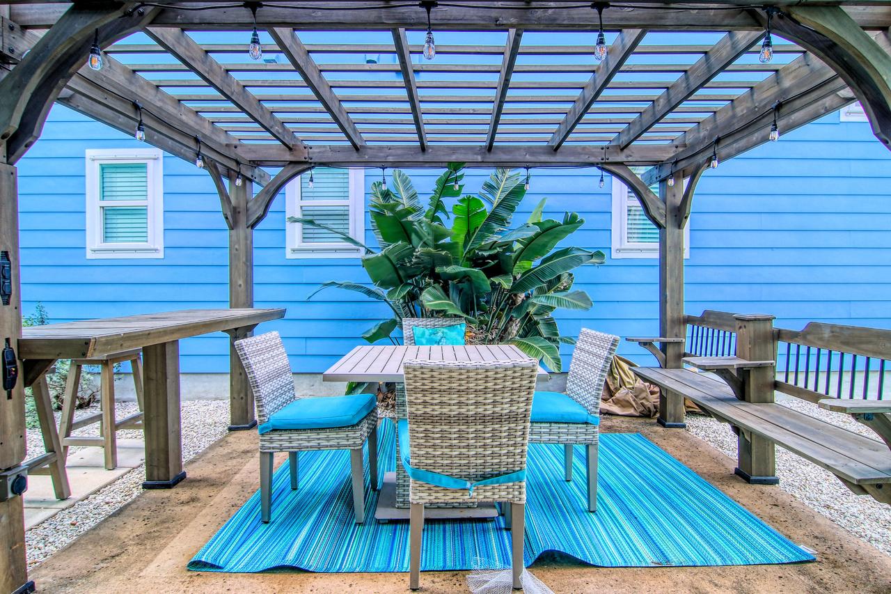 Flip Flops And Shades Home - thumb 4