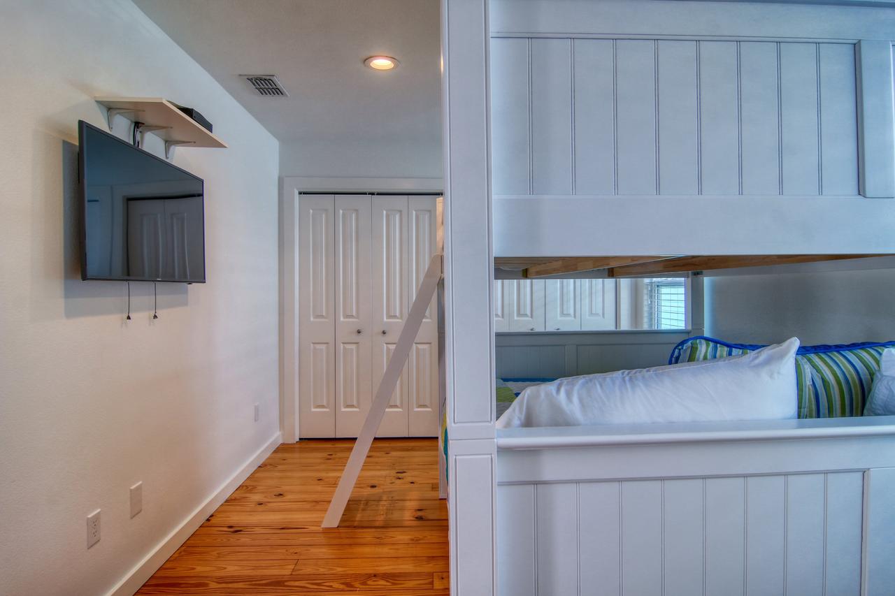 Flip Flops And Shades Home - thumb 3