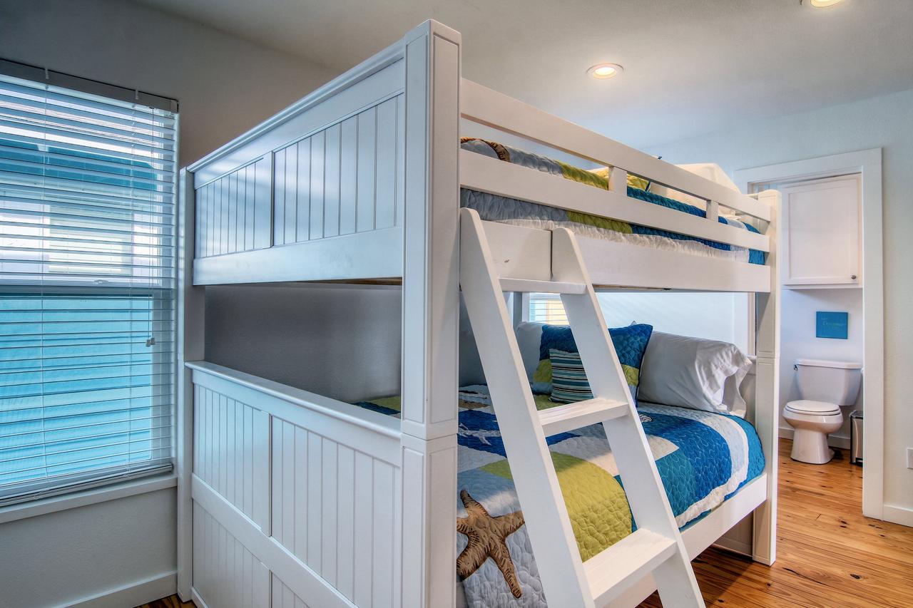 Flip Flops And Shades Home - thumb 16