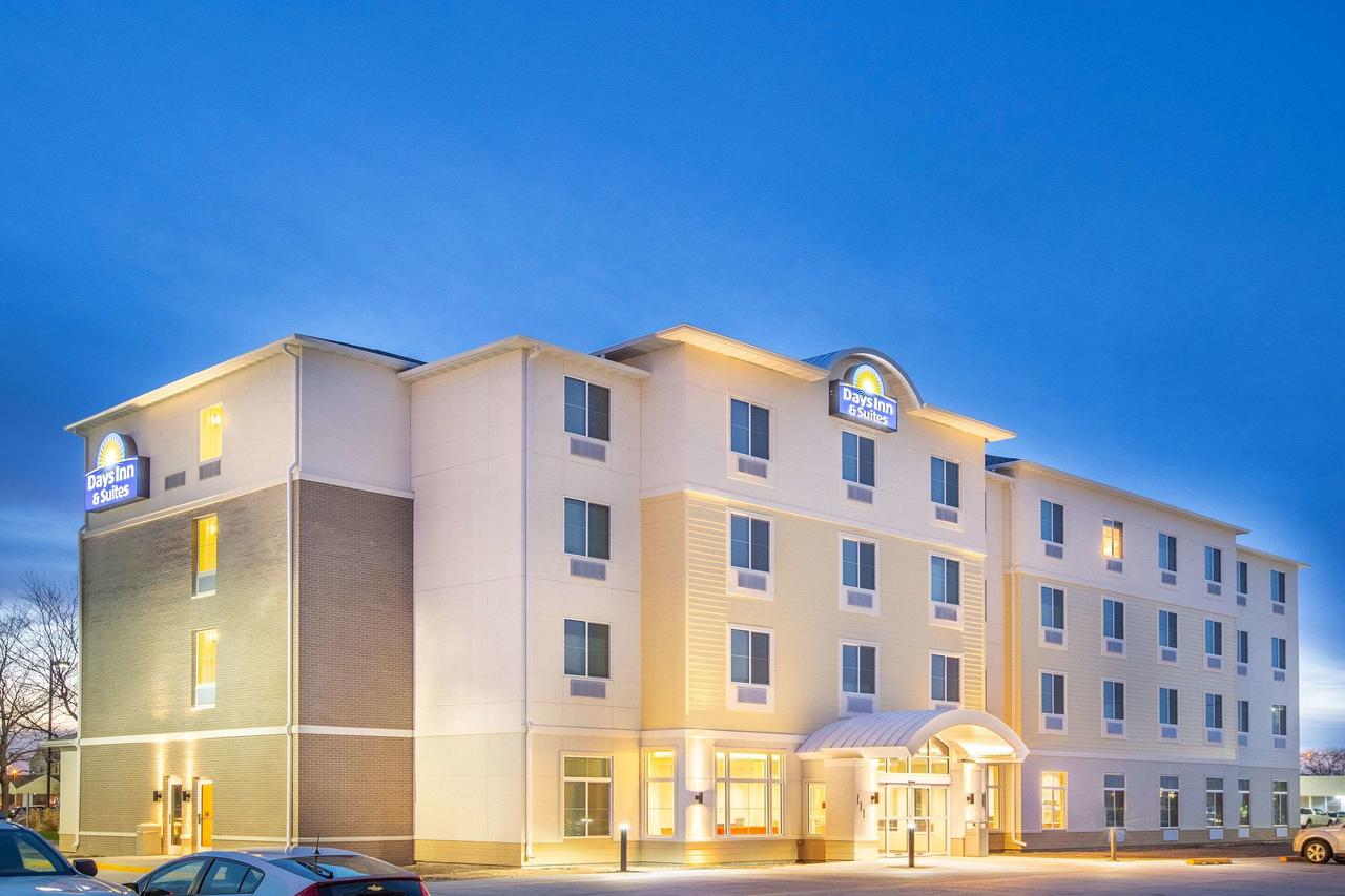 Days Inn & Suites By Wyndham Kearney - thumb 1