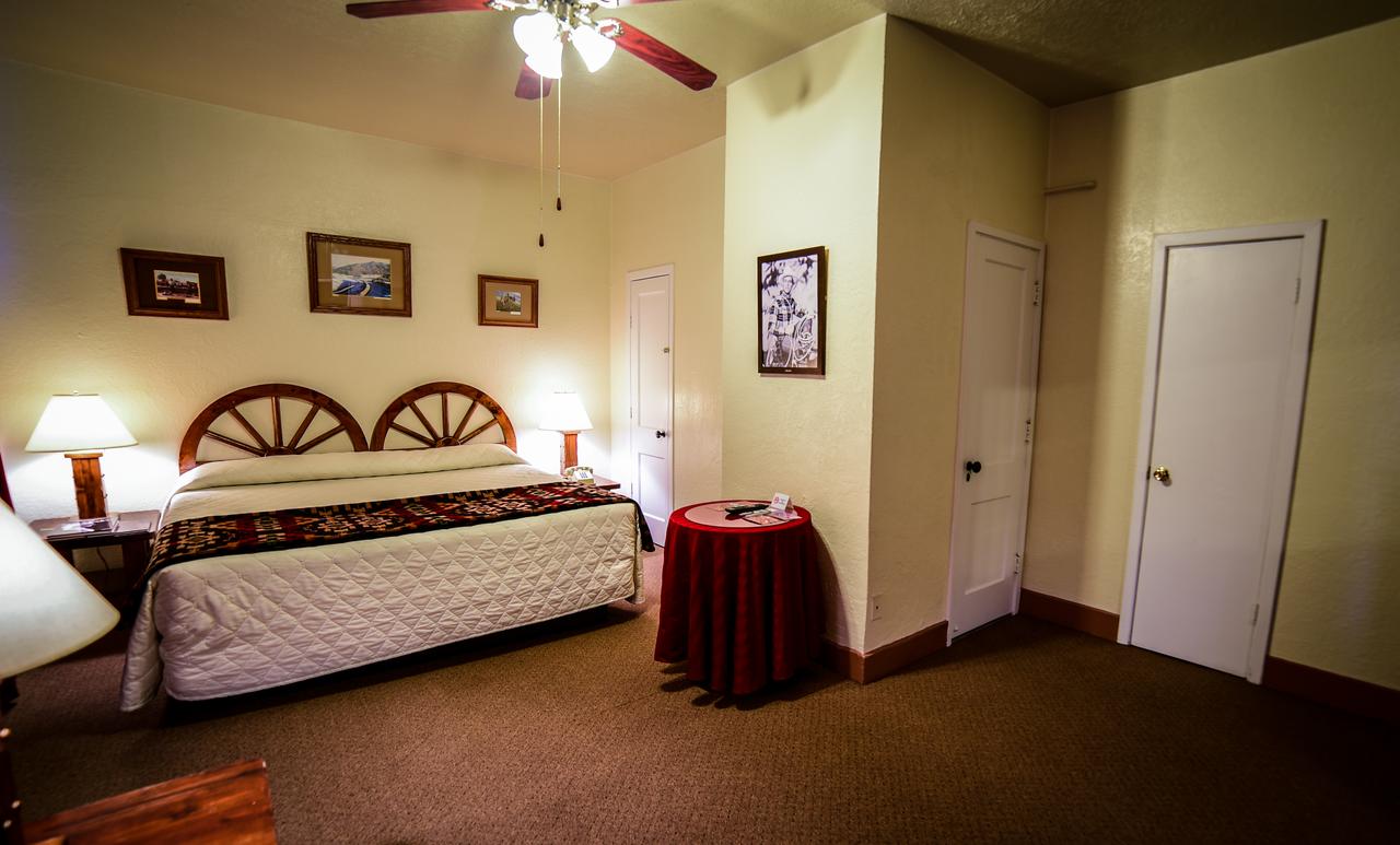 El Rancho Hotel - thumb 21