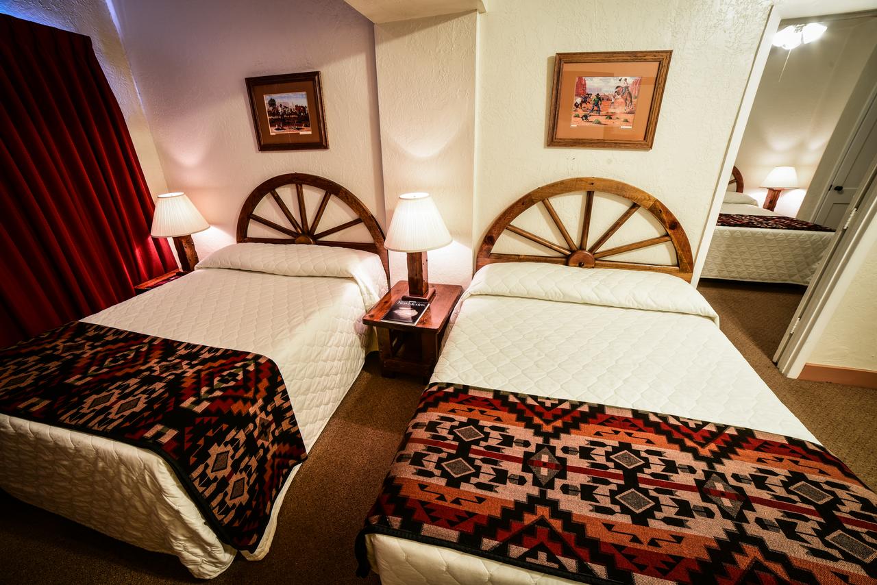 El Rancho Hotel - thumb 18