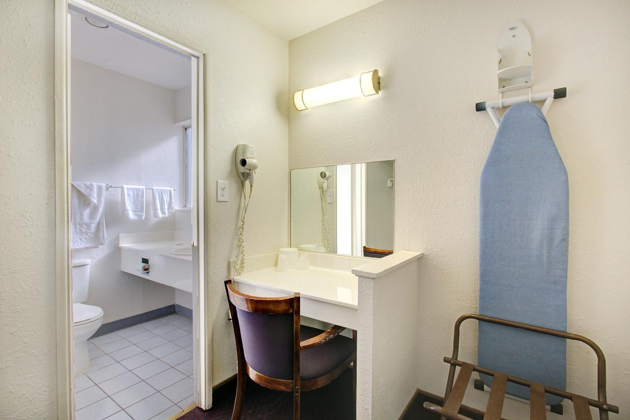 Carlsbad Inn - thumb 11