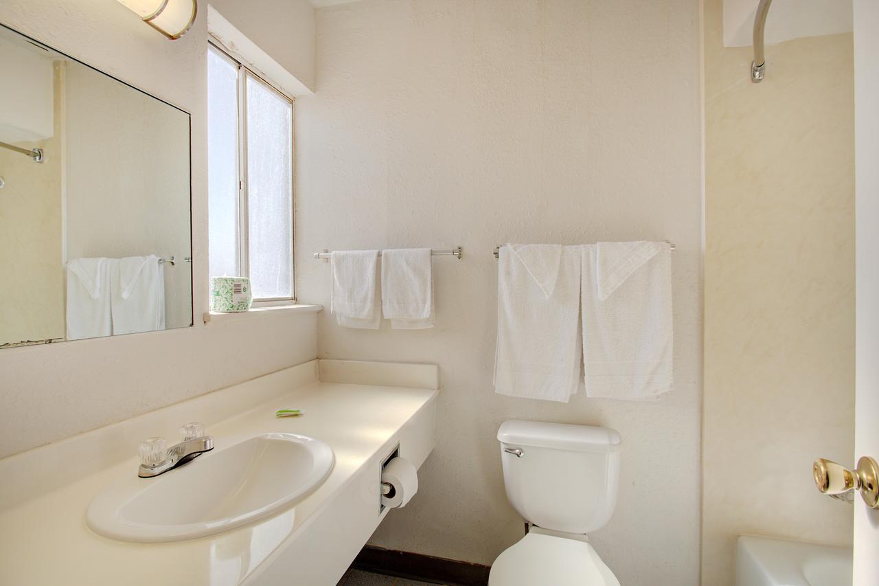 Carlsbad Inn - thumb 10