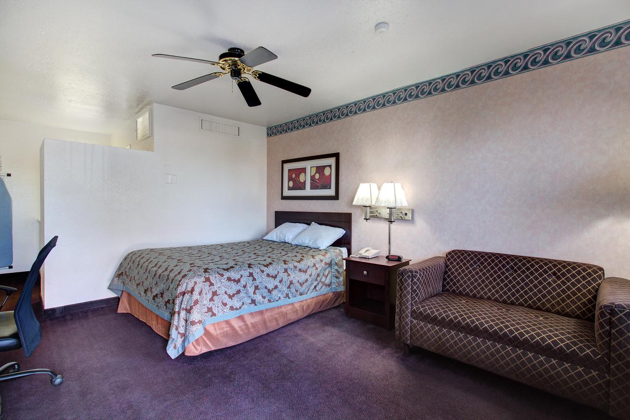 Carlsbad Inn - thumb 6