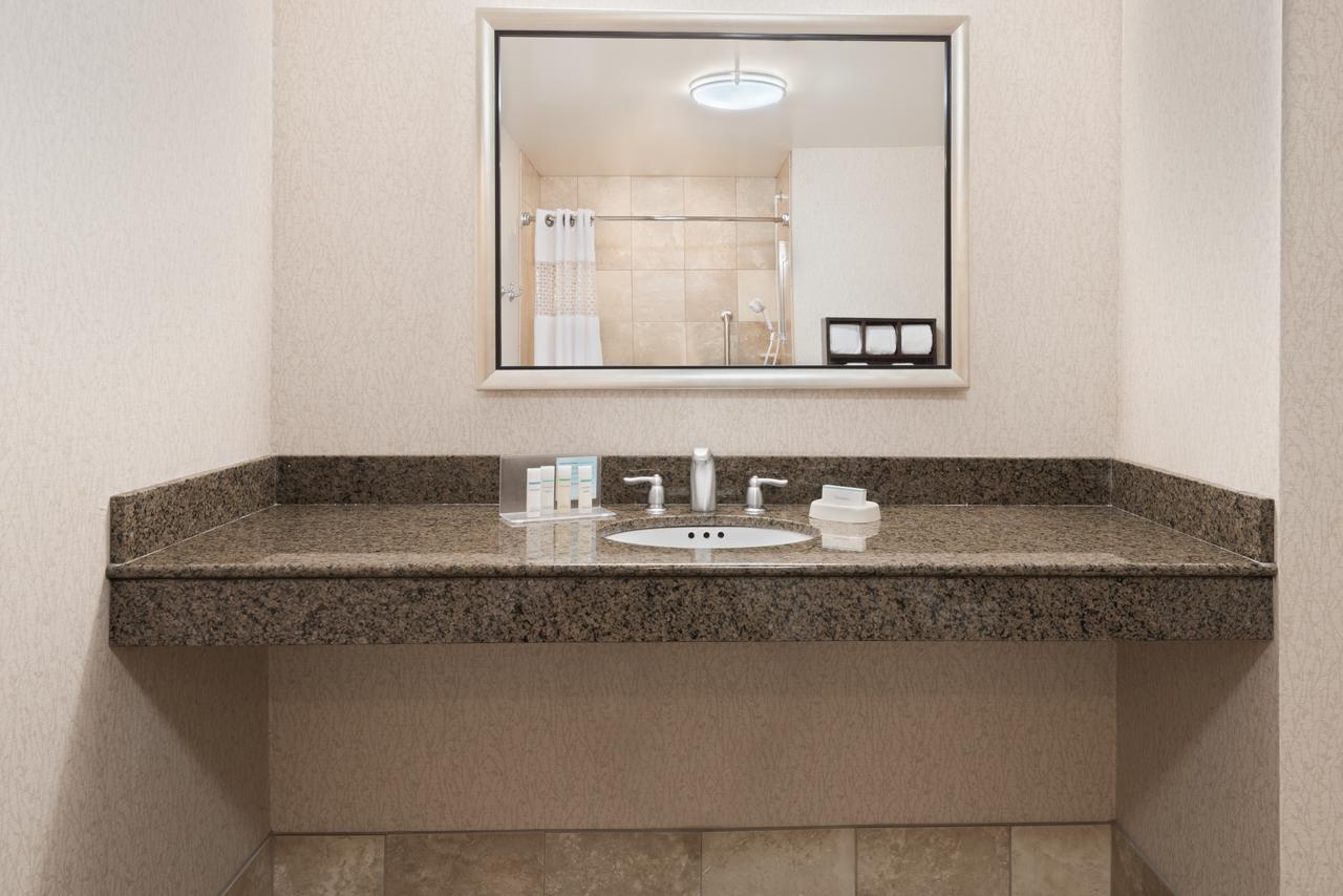 Hampton Inn & Suites Buffalo/Downtown - thumb 20