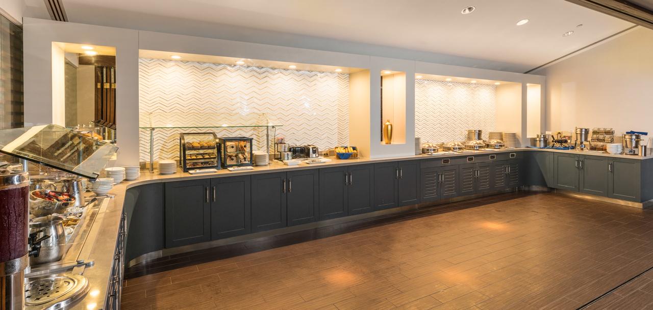 The Saratoga Hilton - thumb 0