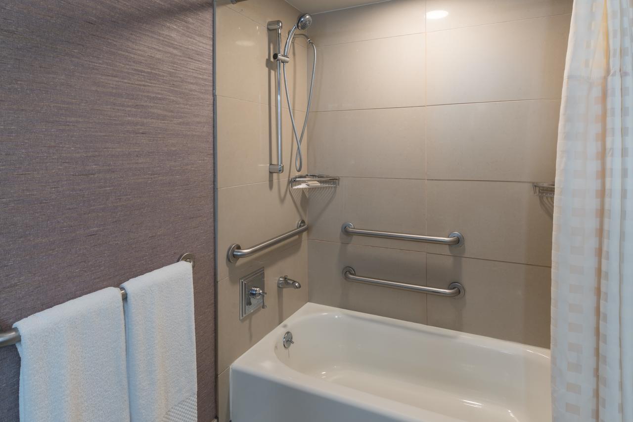 The Saratoga Hilton - thumb 3