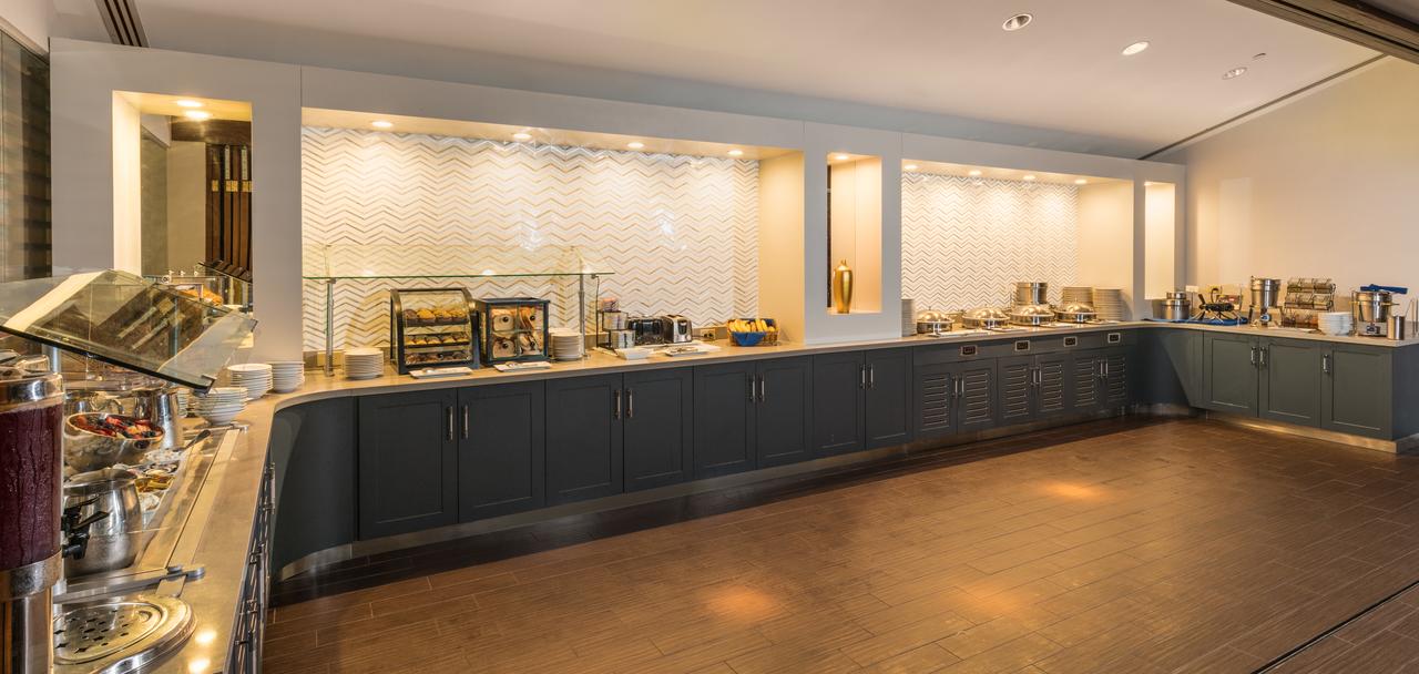 The Saratoga Hilton - thumb 17