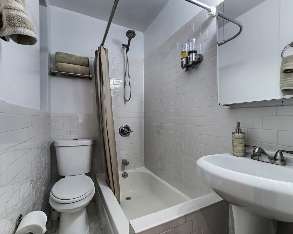 AMAZING 2 BEDROOM/3BED FULL APARTMENT TIME SQUARE/BROADWAY/CENTRAL PARK - thumb 13