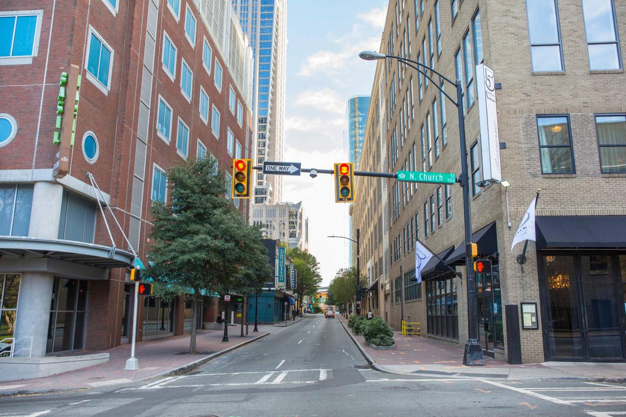 South Summit Apartment - thumb 18