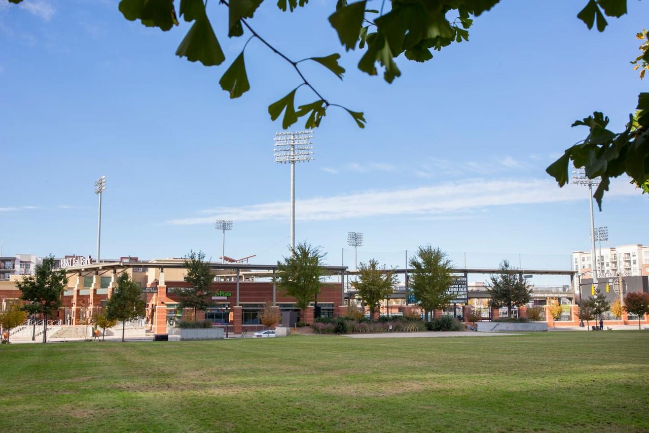 South Summit Apartment - thumb 24