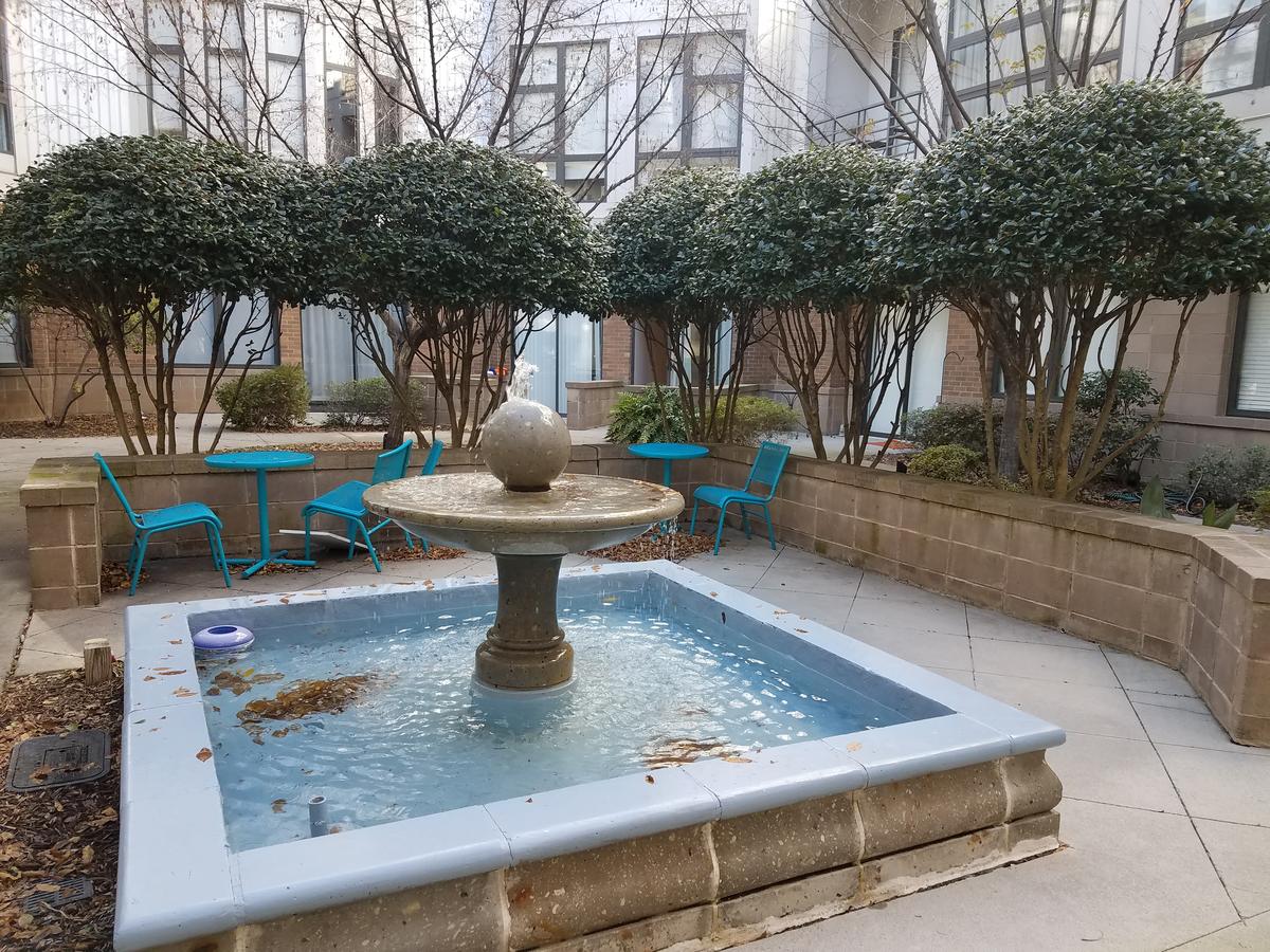 Beautiful Uptown Condo In The City Center - thumb 9