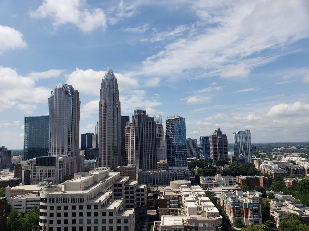 UNBELIEVABLE CITY VIEWS IN UPTOWN HIGH-RISE STUDIO - thumb 0