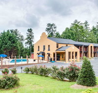 Days Inn by Wyndham Columbus Tryon - Accommodation Alabama