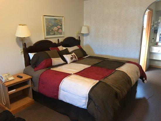 Colonial Manor Motel - thumb 30