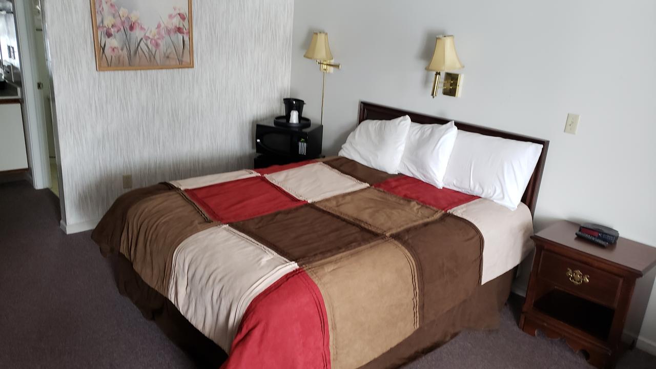 Colonial Manor Motel - thumb 16