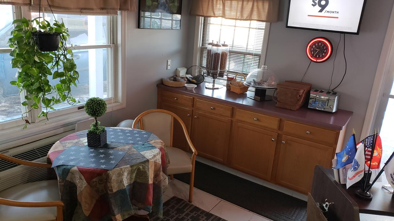 Colonial Manor Motel - thumb 21