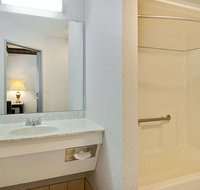 Days Inn by Wyndham Lisbon - Accommodation Alabama