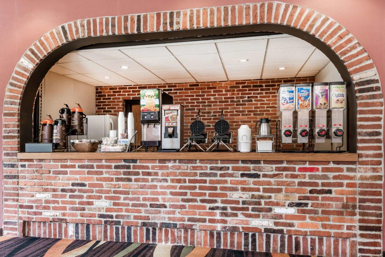 Super 8 By Wyndham State College - thumb 35