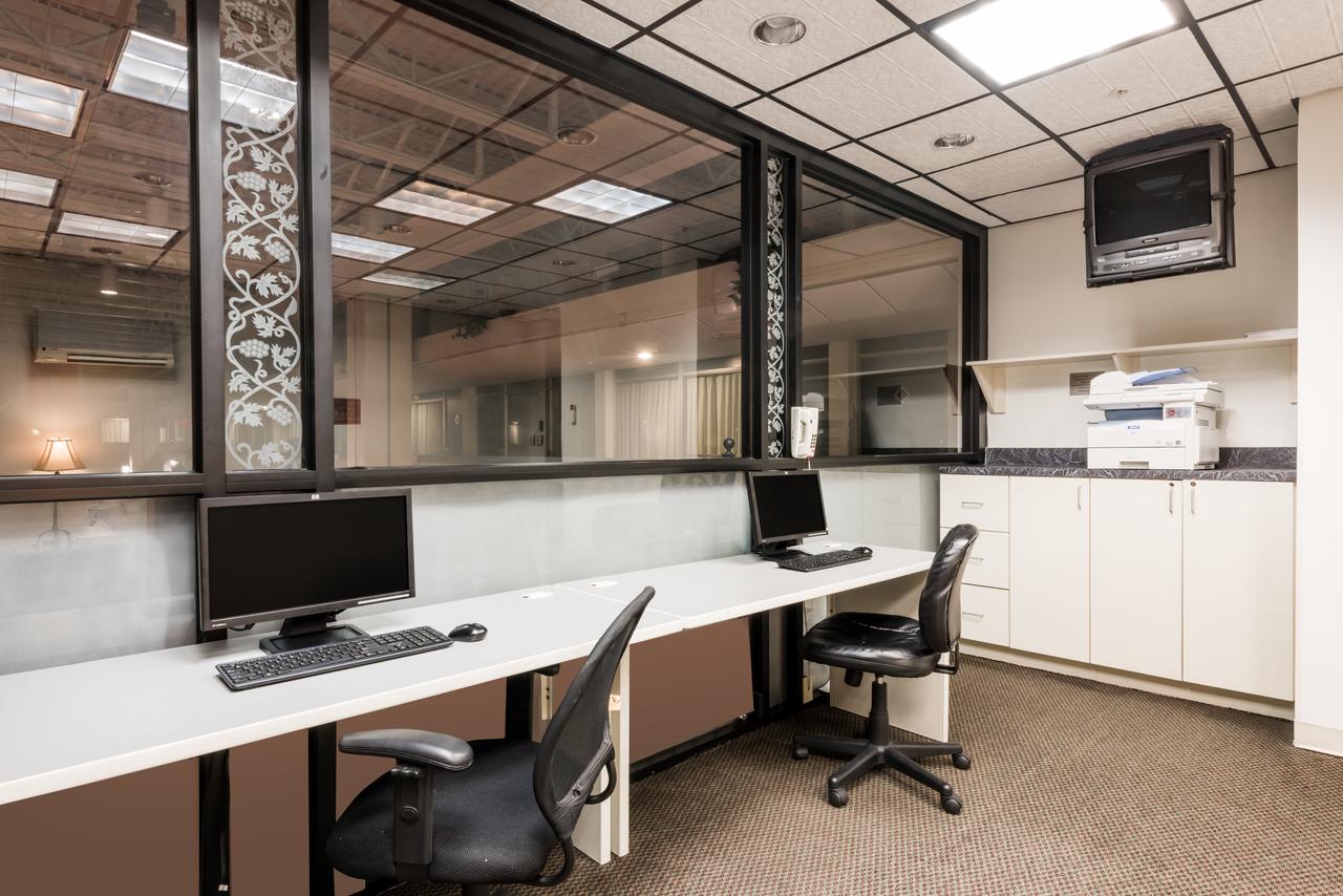 Ramada By Wyndham State College Hotel & Conference Center - thumb 10