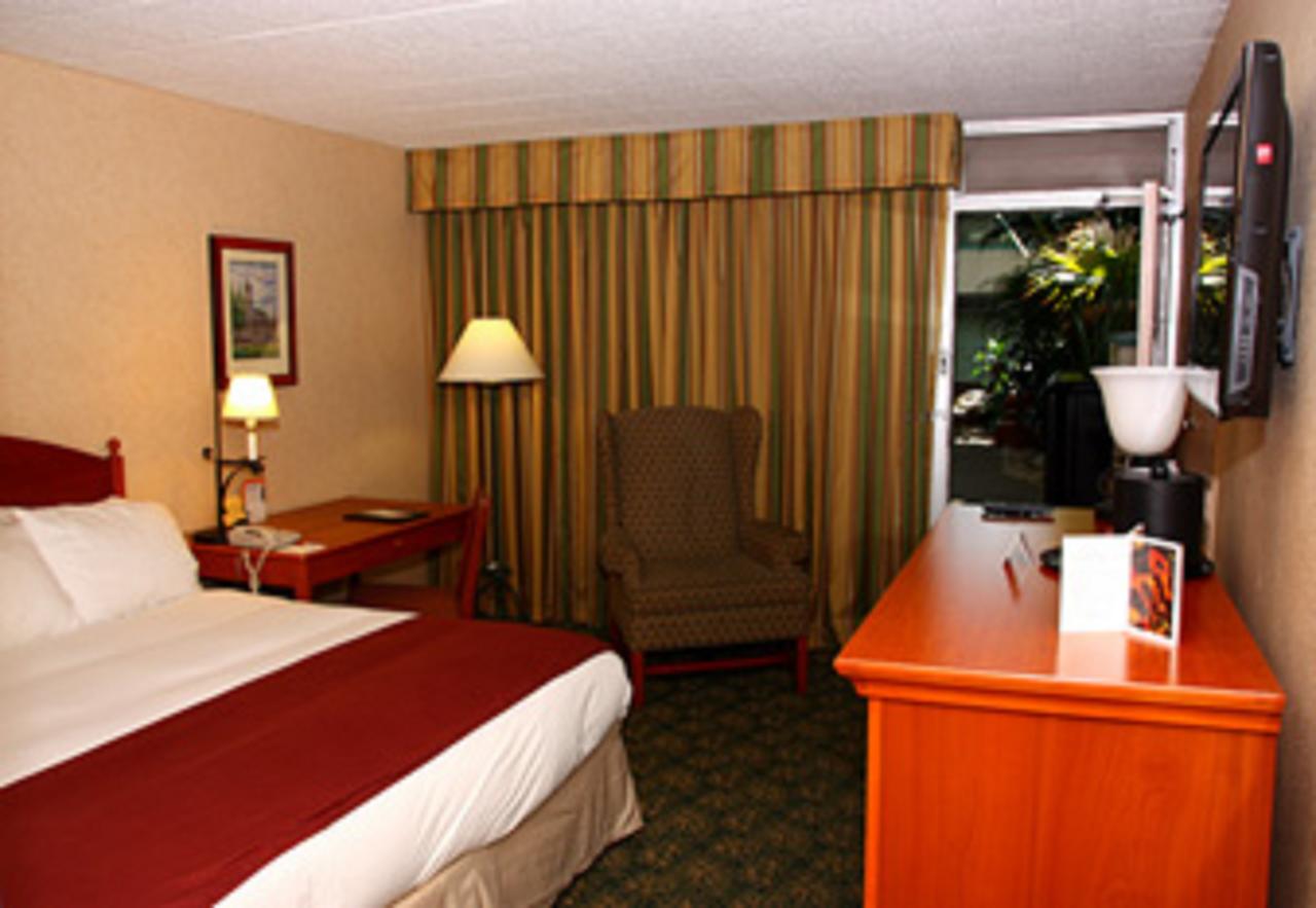 Ramada By Wyndham State College Hotel & Conference Center - thumb 5