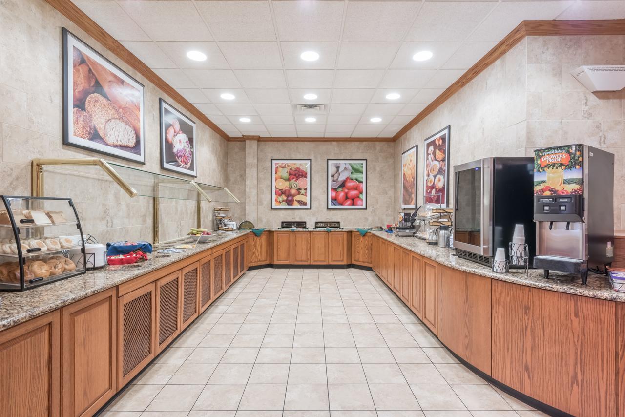 Ramada By Wyndham State College Hotel & Conference Center - thumb 6