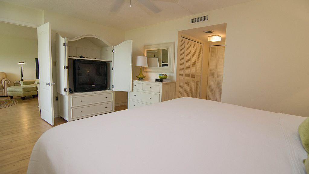 A Step Away From The Beach - thumb 8