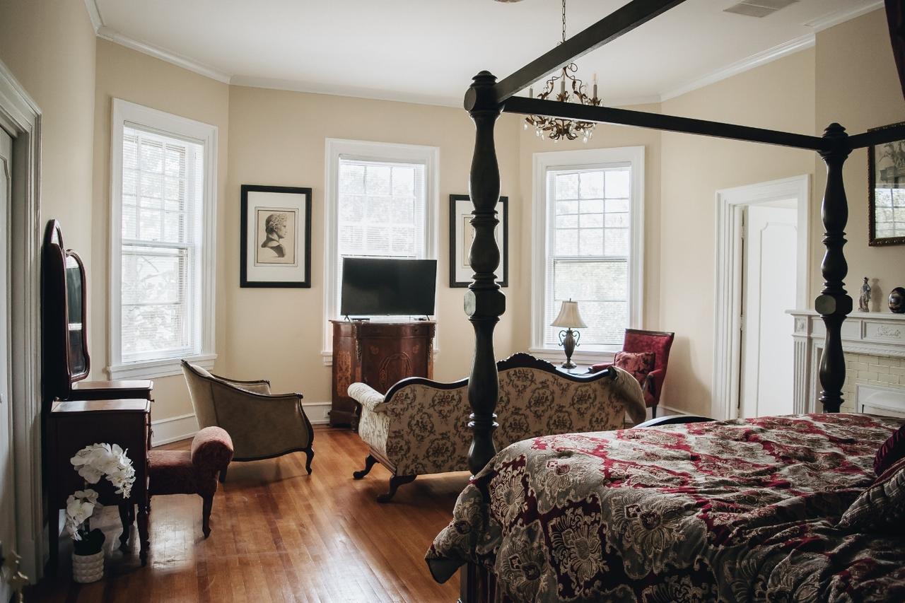 1912 Bed And Breakfast - thumb 24