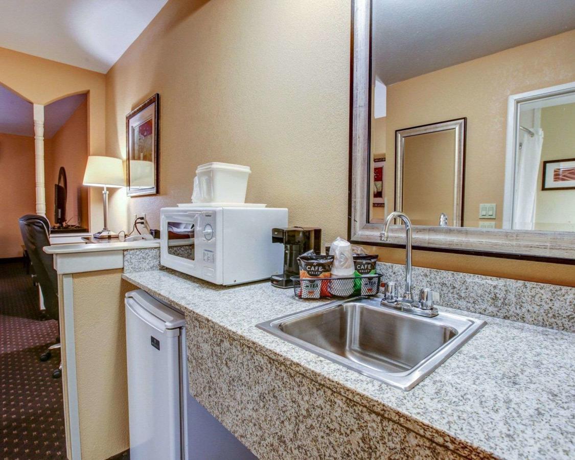 Comfort Suites At Rivergate Mall - thumb 19