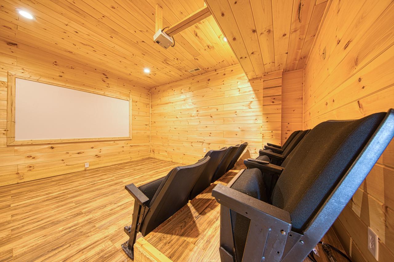 Bearadise - 6 Bed 5 Bath Vacation Home In Pigeon Forge - thumb 7