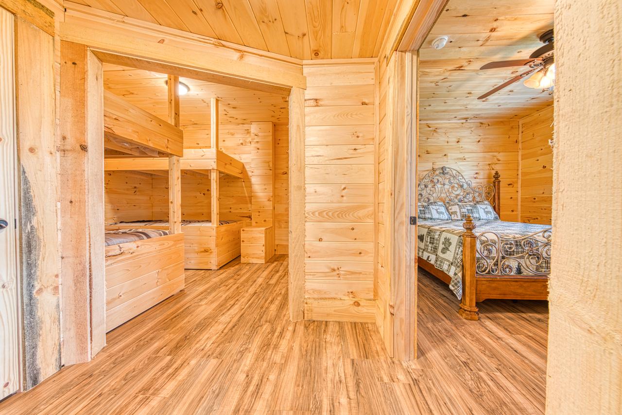 Bearadise - 6 Bed 5 Bath Vacation Home In Pigeon Forge - thumb 33