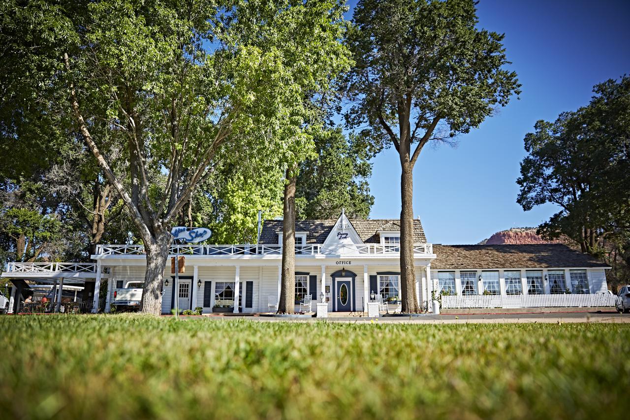 Parry Lodge - thumb 0