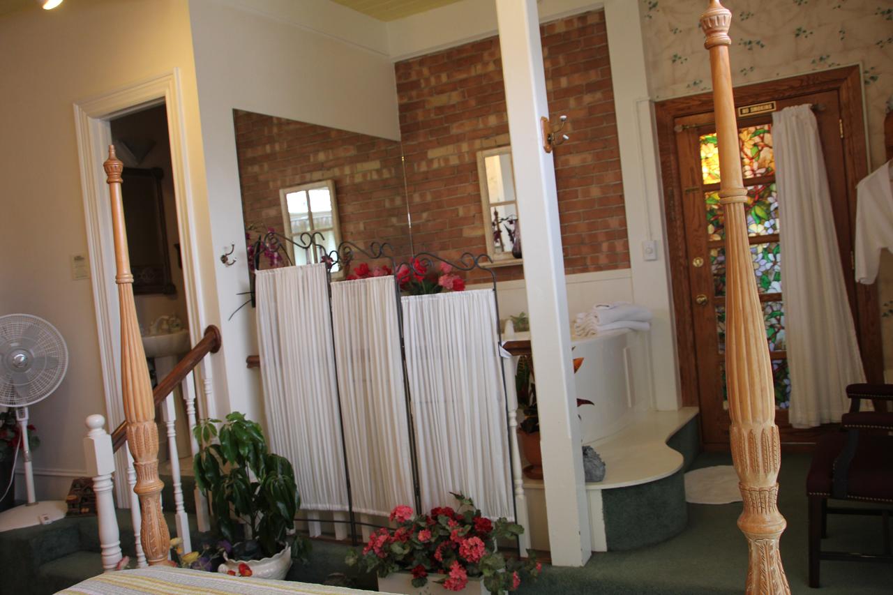 Hines Mansion - thumb 8